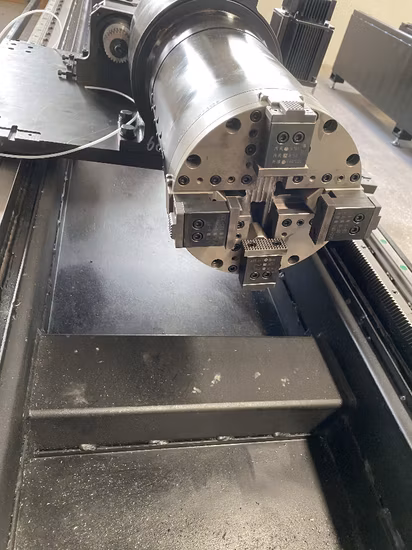 Macchine da taglio laser per tubi tubo 1000W 2000W 3000W 6m acciaio CNC tubo metallico macchine da taglio laser a fibra di tubi laser a fibra di tipo laser