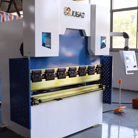 Pressa piegatrice idraulica CNC mini piegatrice CNC con piastra in lamiera di acciaio Wc67y/K