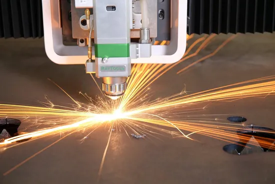 Taglierina laser in fibra CNC taglierina laser in fibra in vendita