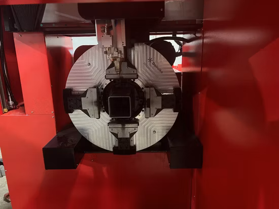 Macchina da taglio per tubi laser a fibra Taglio lamiera CNC con mandrino pneumatico in vendita