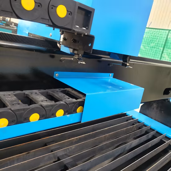 Macchina per taglio laser a bobina con avanzamento automatico e piattaforma di taglio a trasportatore